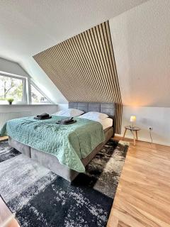 Großes City-Ferienhaus mit Terrasse, Grill und Parkplatz F19 - Oldenburg - 0