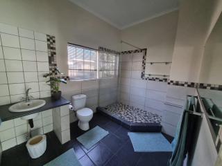 Guesthouse 71 Sunny Guest Room - Boksburg - 6
