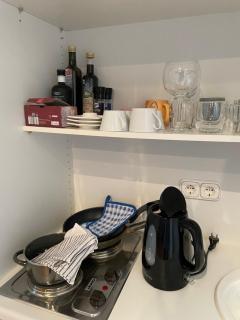 Privates Apartment mit Bad, Küche, Sofa & Balkon - Frankfurt am Main - 2