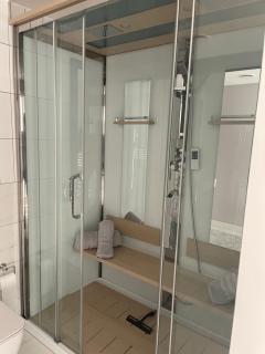 Seaside Luxury Retreat - Southend-on-Sea - 3