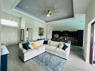 Newly built Villa Ballerina with heated pool and incredible view into beautiful Arrowheadcanal - Cape Coral - 0