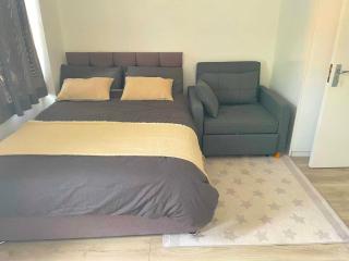 Studio flat private bathroom wc and kitchenette - Londra - 5