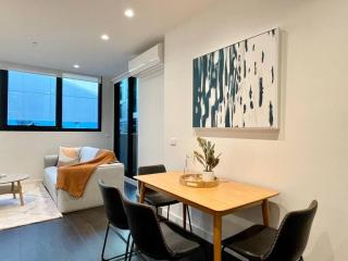 Modern 2 Bedrooms FREE Carpark - 8