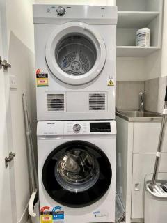 Modern 2 Bedrooms FREE Carpark - 4