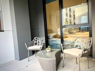 Modern 2 Bedrooms FREE Carpark - 2
