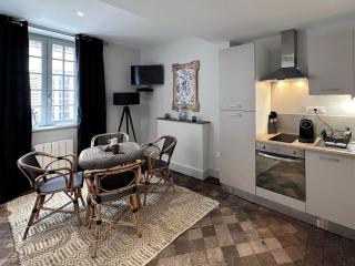 Studio de charme 30m², centre historique de Moulins, 2 lits jumelables, tout équipé, proche commodités - FR-1-489-472 - Moulins - 0
