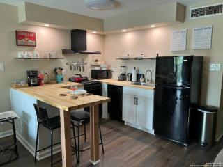 Lake Views, Sleeps 4, Pool, Pets Welcome! - 1