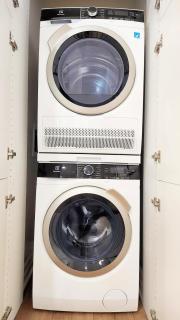 The Zen Escape Modern Queen Size One Bedroom Full Apartment - St. Catharines - 1