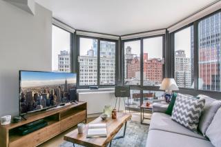 Winged Tribeca Studio w Indoor pool Gym NYC-68 - 9