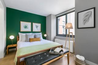 Winged Tribeca Studio w Indoor pool Gym NYC-68 - 4