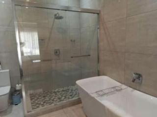 6 Sleeper Villa Clarens Golf Estate - 5