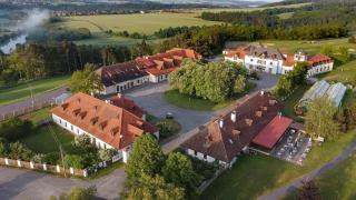 Darovanský Dvůr - Wellness & Golf Hotel - Břasy - 1