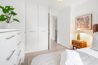 Modern 1 bed-Nr Warner Bros-Parking-Garden - Watford - 2