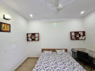 HOmTEL-1Bedroom Home Stay by Pushpanjali QLH - Dehradun - 7