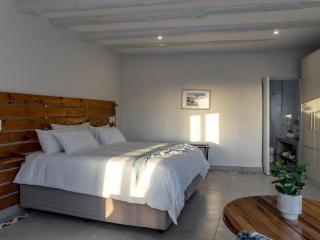 Capri Sands Luxury Guest House - 9