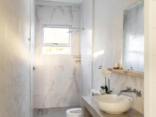 Capri Sands Luxury Guest House - 2