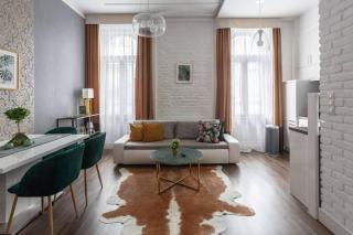 Chic, Captivating Space Near Opera House - Budapest - 9