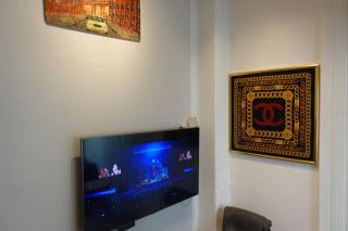 Just behind The Royal Palace - 7