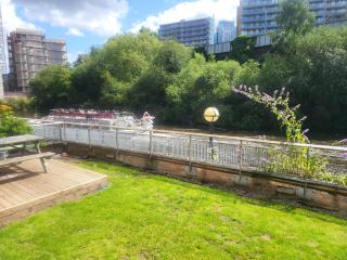 Luxury 2 Bed Apt On River, WiFi, Parking, Garden - Manchester - 0