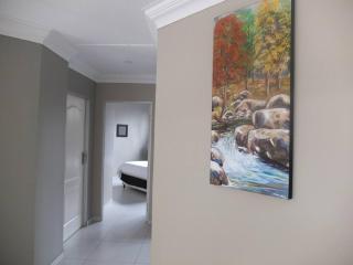 Korsmans Retreat - Large Modern Self-Catering Flat - 8