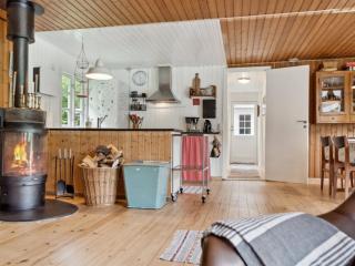 Holiday Home Gunlög - 1-3km from the sea by Interhome - 2