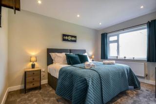 Potter's Escape-walking distance from The Studios! - Abbots Langley - 1