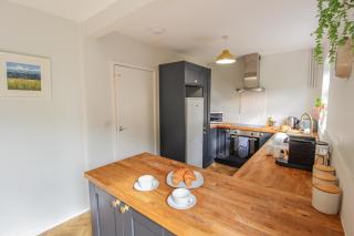 Elegant 3-Bed Home, West Bridgford & Large Garden - 9