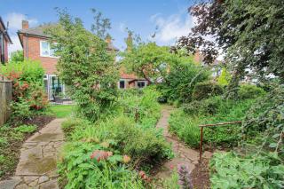 Elegant 3-Bed Home, West Bridgford & Large Garden - 7
