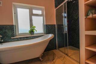 Elegant 3-Bed Home, West Bridgford & Large Garden - 1