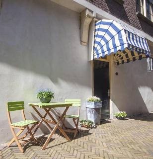 Blom aan de Gracht - 1