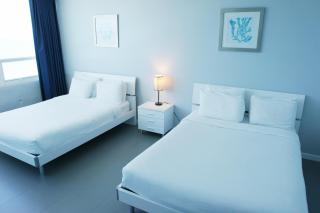 Castle 835 Oceanview studio on beach with pool, gym, bars, and FREE Parking - 2