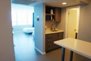 Castle 835 Oceanview studio on beach with pool, gym, bars, and FREE Parking - 8