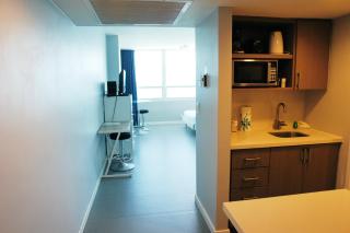 Castle 835 Oceanview studio on beach with pool, gym, bars, and FREE Parking - 9