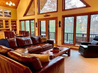 Dog friendly, lakefront home perfect for families - 1