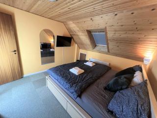 The Yellow House, Beach 5mins Drive, 3BR with free parking, Fast Fiber Internet - Rødby - 1