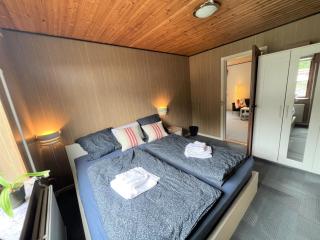The Yellow House, Beach 5mins Drive, 3BR with free parking, Fast Fiber Internet - Rødby - 3