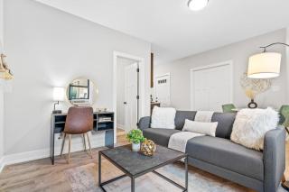 1-bedroom Chic Apartment with Laundry - Brompton 55-60 rep - Chicago - 0
