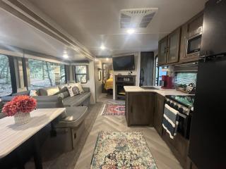 Your Personal 'Glamp' Site! AC - BBQ - Fast WiFi - De Land - 7