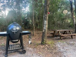 Your Personal 'Glamp' Site! AC - BBQ - Fast WiFi - De Land - 4