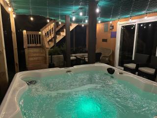WOW!! Ultimate Pocono Retreat, Hot Tub, Game Room, Deck, Lakes, Skiing, Pools - Long Pond - 5