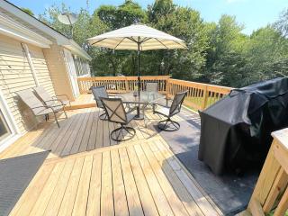 WOW!! Ultimate Pocono Retreat, Hot Tub, Game Room, Deck, Lakes, Skiing, Pools - 2