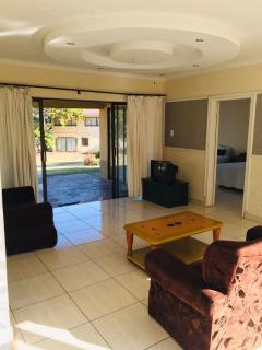 Platinum Villa Guest House - 1