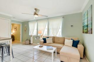 1 Block to Beach Galveston Coastal Cottage - Galveston - 6
