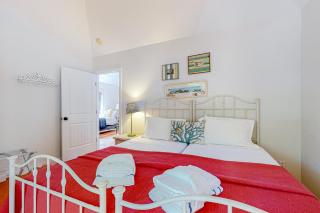 Nana's Rear Treehouse - 3