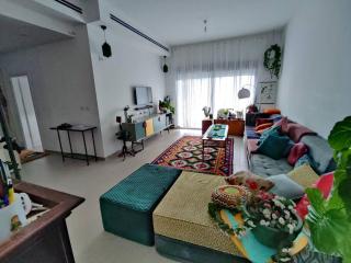 דירת גן צבעונית בכרם האמנים בעכו - 0