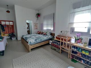 דירת גן צבעונית בכרם האמנים בעכו - 7