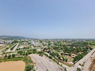 Three Bed Attached Bath Netflix Wifi Smart TV Parking WFH Desk Near Airport - Islamabad - 3
