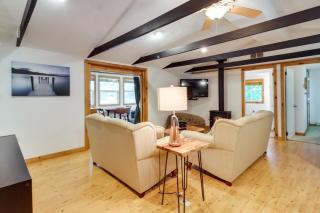 Walk to Beaches Tree-Lined Pocono Lake Retreat! - 7