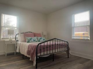 Freshly-remodeled, dog-friendly Westwood charmer! - 6