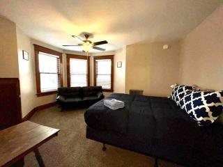 Vintage cute house 5 min from the beautiful Falls! - 9